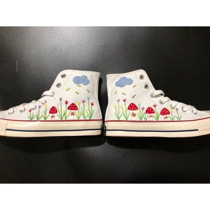 Renkli Çiçek Desenli Özel Nakışlı Beyaz Sneaker Renkli Çiçek Desenli Özel Nakışlı Beyaz Sneaker
