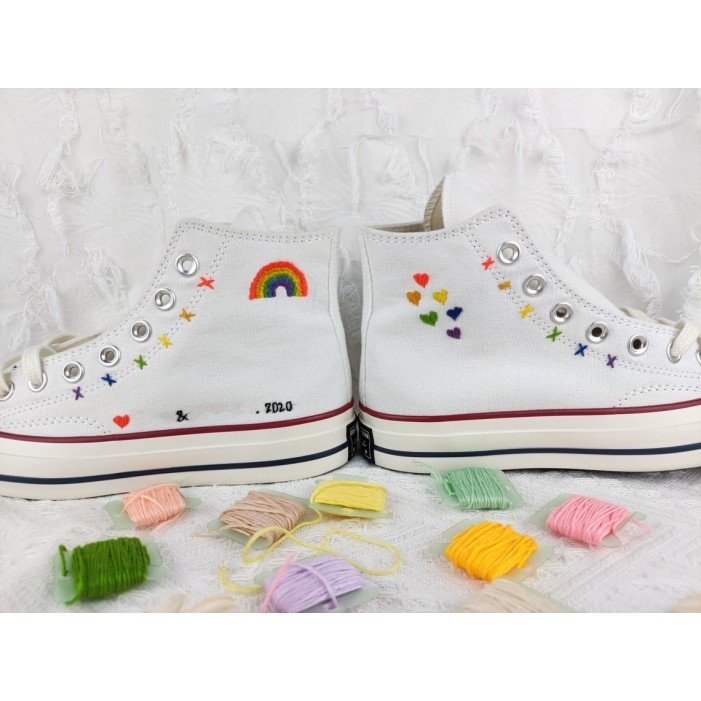 Renkli Çiçek Desenli Özel Nakışlı Beyaz Sneaker Renkli Çiçek Desenli Özel Nakışlı Beyaz Sneaker
