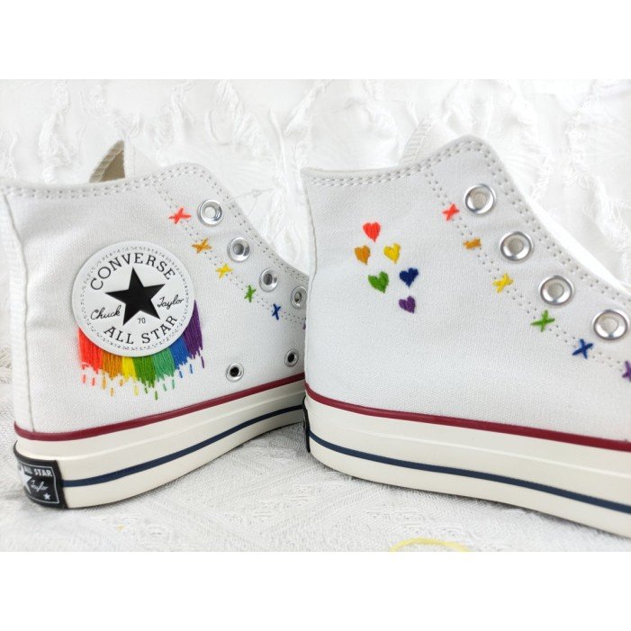 Renkli Çiçek Desenli Özel Nakışlı Beyaz Sneaker Renkli Çiçek Desenli Özel Nakışlı Beyaz Sneaker