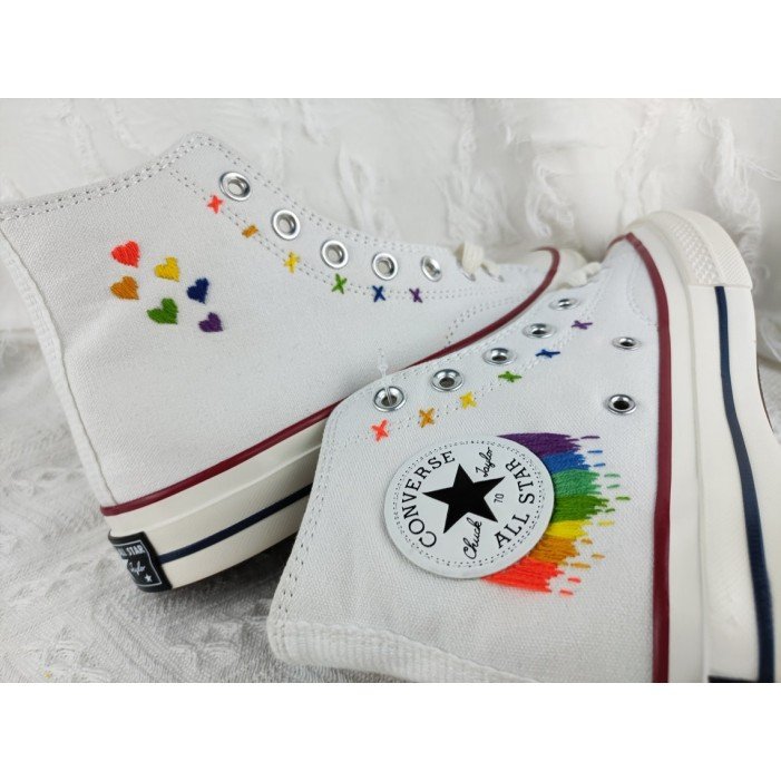 Renkli Çiçek Desenli Özel Nakışlı Beyaz Sneaker Renkli Çiçek Desenli Özel Nakışlı Beyaz Sneaker