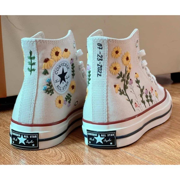 Renkli Çiçek Desenli Özel Nakışlı Beyaz Sneaker Renkli Çiçek Desenli Özel Nakışlı Beyaz Sneaker