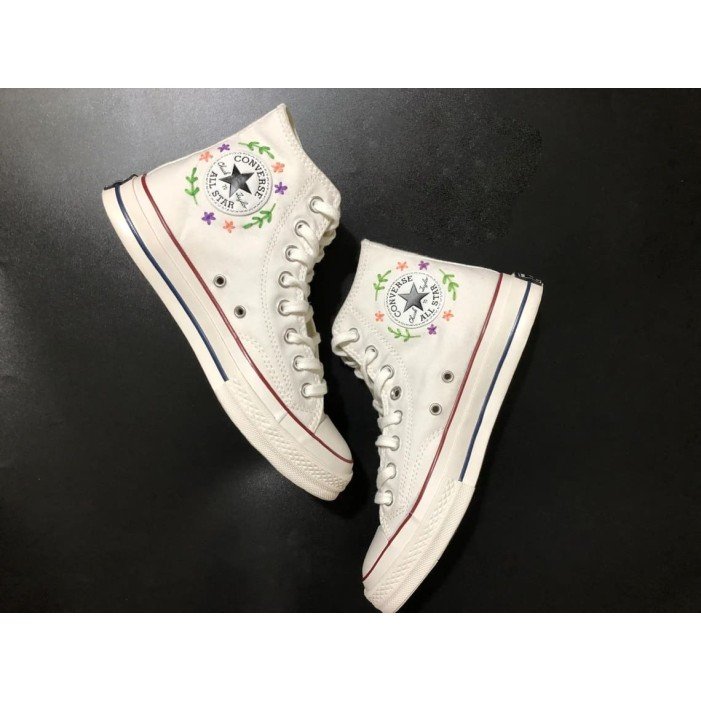 Renkli Çiçek Desenli Özel Nakışlı Beyaz Sneaker Renkli Çiçek Desenli Özel Nakışlı Beyaz Sneaker