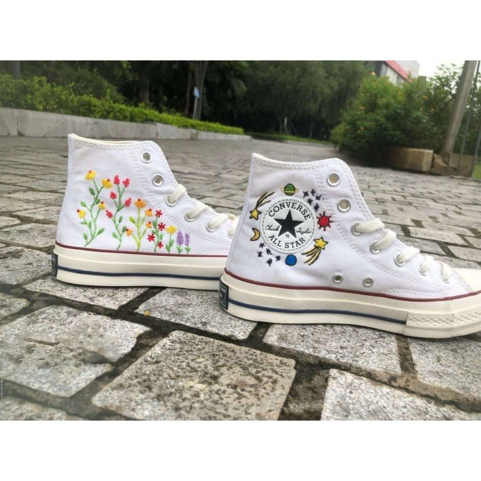 Renkli Çiçek Desenli Özel Nakışlı Beyaz Sneaker Renkli Çiçek Desenli Özel Nakışlı Beyaz Sneaker