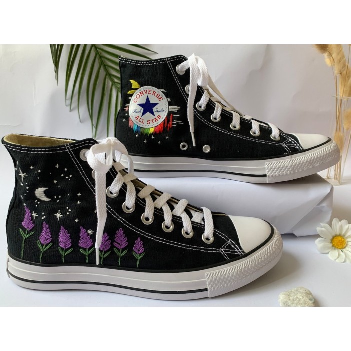 Renkli Çiçek Desenli Özel Nakışlı Siyah Sneaker Renkli Çiçek Desenli Özel Nakışlı Siyah Sneaker
