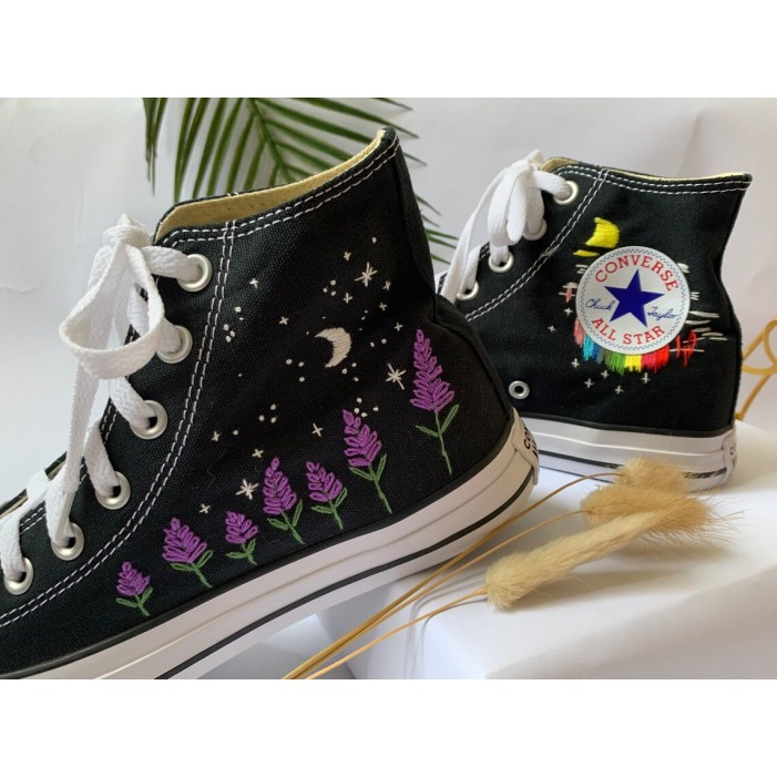Renkli Çiçek Desenli Özel Nakışlı Siyah Sneaker Renkli Çiçek Desenli Özel Nakışlı Siyah Sneaker