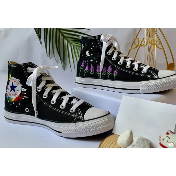 Renkli Çiçek Desenli Özel Nakışlı Siyah Sneaker Renkli Çiçek Desenli Özel Nakışlı Siyah Sneaker