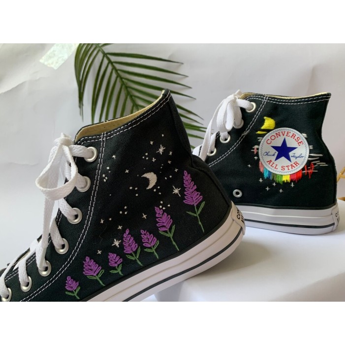 Renkli Çiçek Desenli Özel Nakışlı Siyah Sneaker Renkli Çiçek Desenli Özel Nakışlı Siyah Sneaker