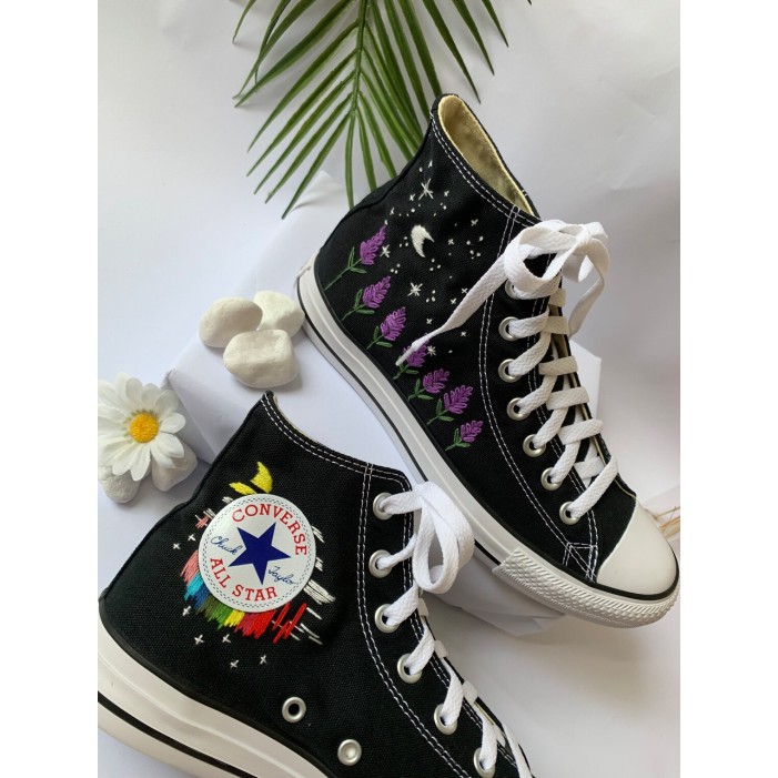 Renkli Çiçek Desenli Özel Nakışlı Siyah Sneaker Renkli Çiçek Desenli Özel Nakışlı Siyah Sneaker