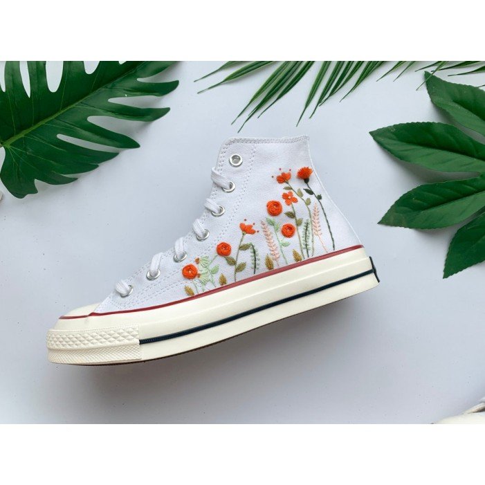 Renkli Çiçek Desenli Özel Nakışlı Beyaz Sneaker Renkli Çiçek Desenli Özel Nakışlı Beyaz Sneaker