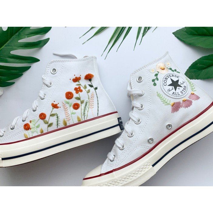 Renkli Çiçek Desenli Özel Nakışlı Beyaz Sneaker Renkli Çiçek Desenli Özel Nakışlı Beyaz Sneaker