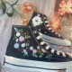 Renkli Çiçek Desenli Özel Nakışlı Siyah Sneaker Renkli Çiçek Desenli Özel Nakışlı Siyah Sneaker