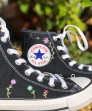 Renkli Çiçek Desenli Özel Nakışlı Siyah Sneaker