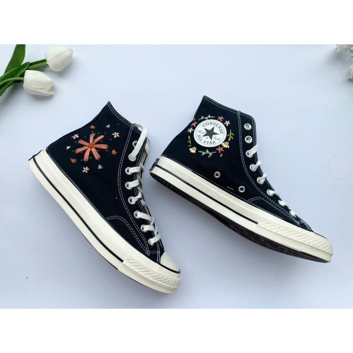 Renkli Çiçek Desenli Özel Nakışlı Siyah Sneaker Renkli Çiçek Desenli Özel Nakışlı Siyah Sneaker