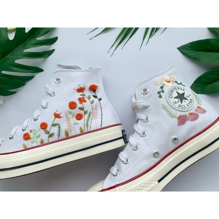 Renkli Çiçek Desenli Özel Nakışlı Beyaz Sneaker Renkli Çiçek Desenli Özel Nakışlı Beyaz Sneaker