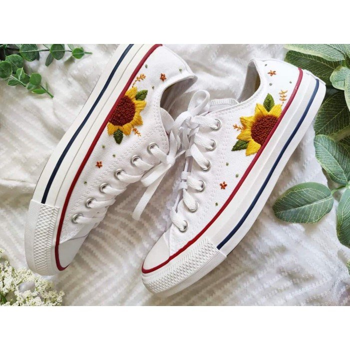 Renkli Çiçek Desenli Özel Nakışlı Beyaz Sneaker Renkli Çiçek Desenli Özel Nakışlı Beyaz Sneaker