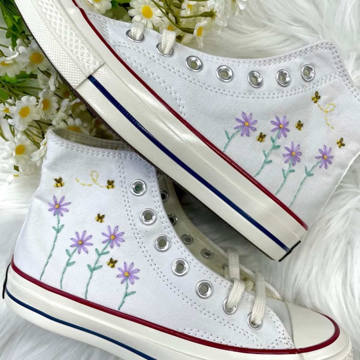 Renkli Çiçek Desenli Özel Nakışlı Beyaz Sneaker Renkli Çiçek Desenli Özel Nakışlı Beyaz Sneaker