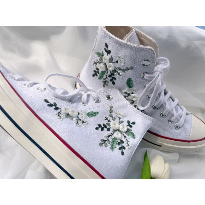 Renkli Çiçek Desenli Özel Nakışlı Beyaz Sneaker Renkli Çiçek Desenli Özel Nakışlı Beyaz Sneaker