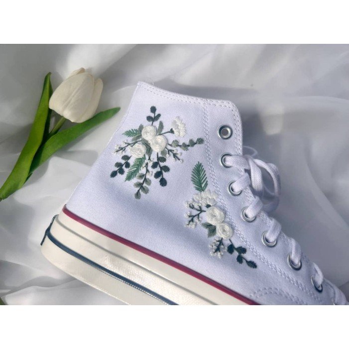 Renkli Çiçek Desenli Özel Nakışlı Beyaz Sneaker Renkli Çiçek Desenli Özel Nakışlı Beyaz Sneaker