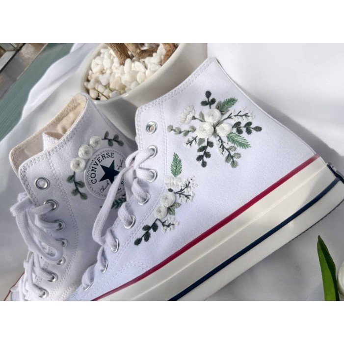 Renkli Çiçek Desenli Özel Nakışlı Beyaz Sneaker Renkli Çiçek Desenli Özel Nakışlı Beyaz Sneaker