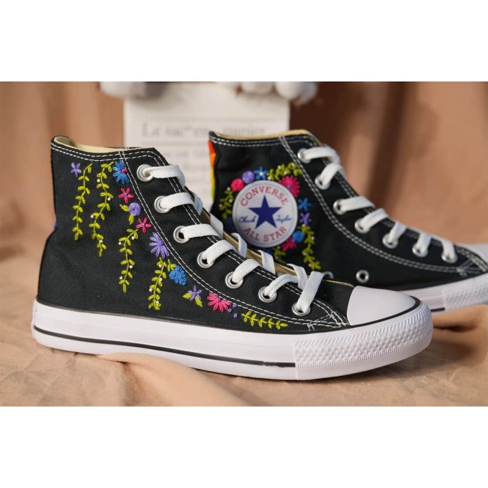 Renkli Çiçek Desenli Özel Nakışlı Siyah Sneaker Renkli Çiçek Desenli Özel Nakışlı Siyah Sneaker