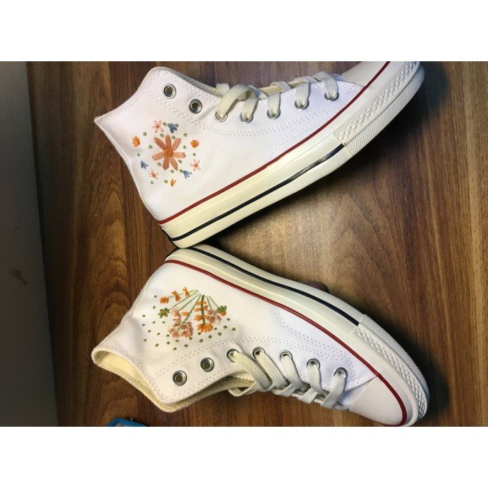 Renkli Çiçek Desenli Özel Nakışlı Beyaz Sneaker Renkli Çiçek Desenli Özel Nakışlı Beyaz Sneaker
