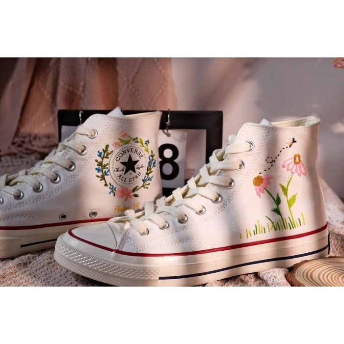 Renkli Çiçek Desenli Özel Nakışlı Beyaz Sneaker Renkli Çiçek Desenli Özel Nakışlı Beyaz Sneaker