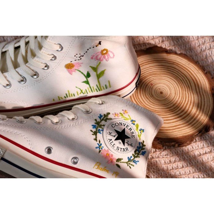 Renkli Çiçek Desenli Özel Nakışlı Beyaz Sneaker Renkli Çiçek Desenli Özel Nakışlı Beyaz Sneaker