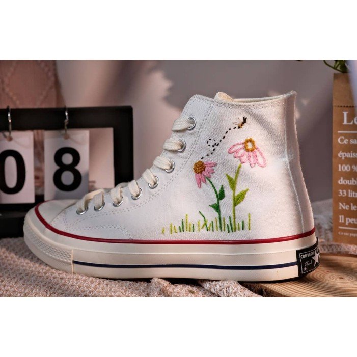 Renkli Çiçek Desenli Özel Nakışlı Beyaz Sneaker Renkli Çiçek Desenli Özel Nakışlı Beyaz Sneaker