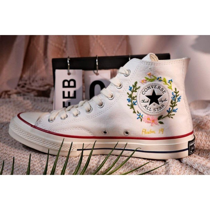 Renkli Çiçek Desenli Özel Nakışlı Beyaz Sneaker Renkli Çiçek Desenli Özel Nakışlı Beyaz Sneaker