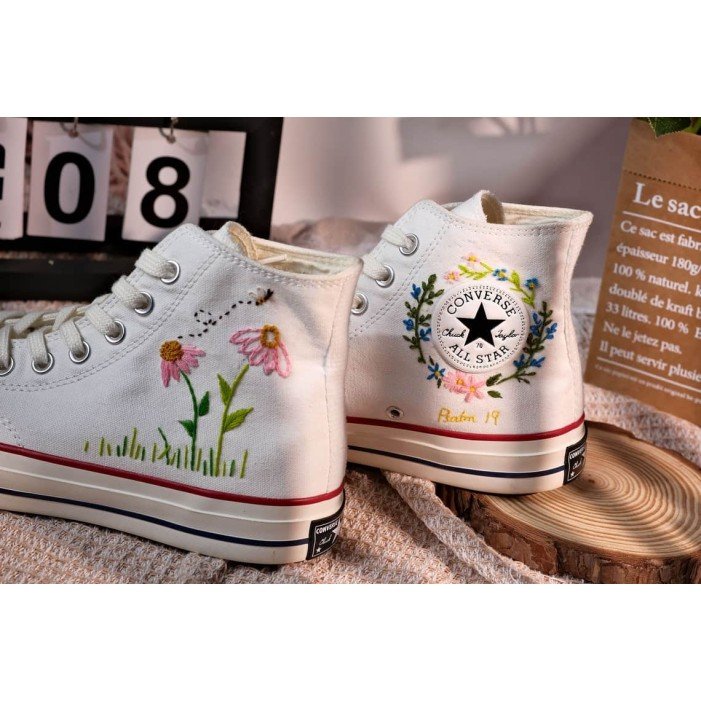 Renkli Çiçek Desenli Özel Nakışlı Beyaz Sneaker Renkli Çiçek Desenli Özel Nakışlı Beyaz Sneaker
