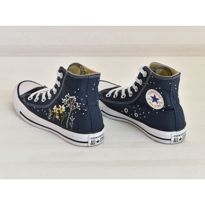 Renkli Çiçek Desenli Özel Nakışlı Siyah Sneaker Renkli Çiçek Desenli Özel Nakışlı Siyah Sneaker