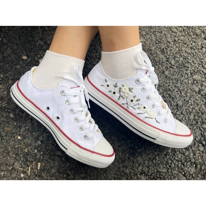 Renkli Çiçek Desenli Özel Nakışlı Beyaz Sneaker Renkli Çiçek Desenli Özel Nakışlı Beyaz Sneaker