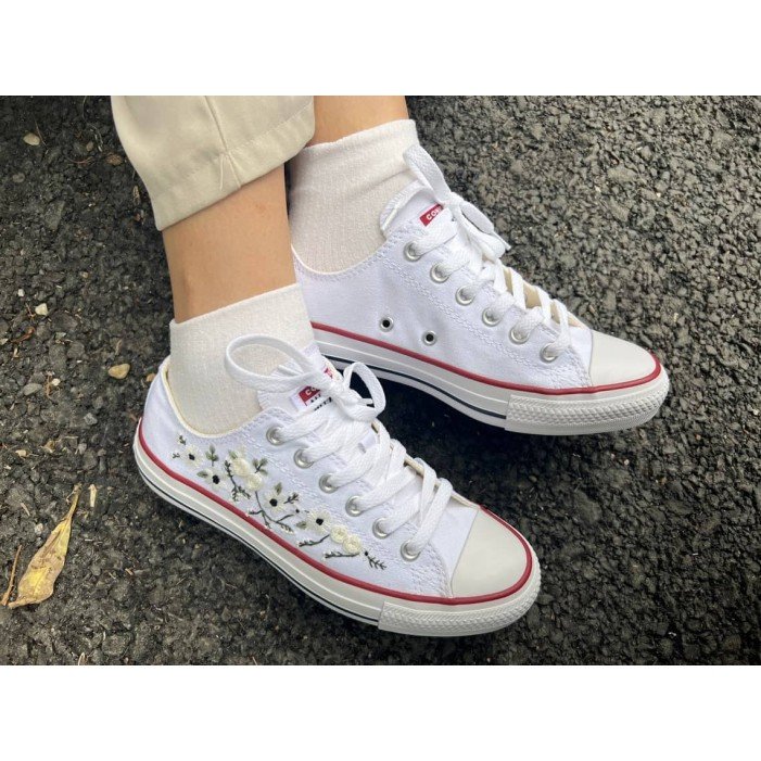 Renkli Çiçek Desenli Özel Nakışlı Beyaz Sneaker Renkli Çiçek Desenli Özel Nakışlı Beyaz Sneaker
