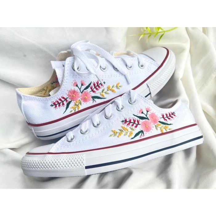 Renkli Çiçek Desenli Özel Nakışlı Beyaz Sneaker Renkli Çiçek Desenli Özel Nakışlı Beyaz Sneaker