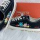 Renkli Çiçek Desenli Özel Nakışlı Siyah Sneaker