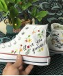 Renkli Çiçek Desenli İsim Yazılı Özel Nakışlı Beyaz Sneaker