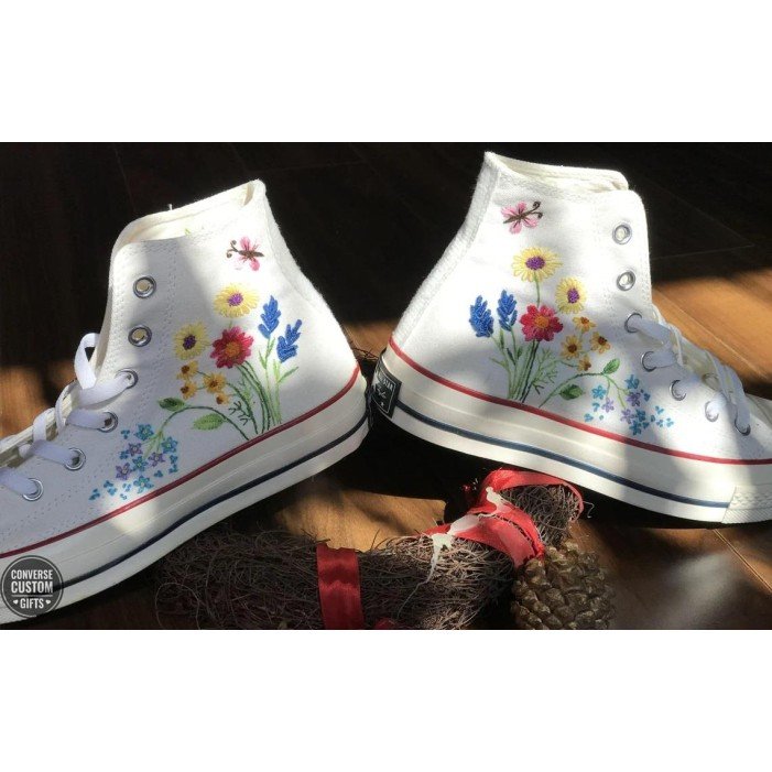 Renkli Çiçek Desenli Özel Nakışlı Beyaz Sneaker Renkli Çiçek Desenli Özel Nakışlı Beyaz Sneaker