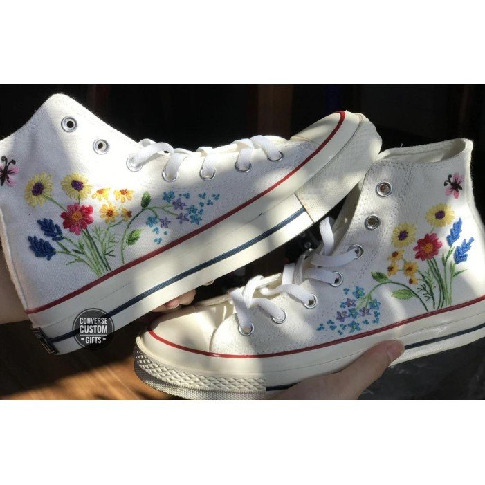 Renkli Çiçek Desenli Özel Nakışlı Beyaz Sneaker Renkli Çiçek Desenli Özel Nakışlı Beyaz Sneaker