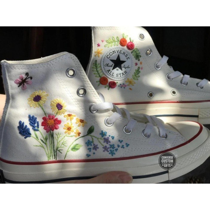 Renkli Çiçek Desenli Özel Nakışlı Beyaz Sneaker Renkli Çiçek Desenli Özel Nakışlı Beyaz Sneaker