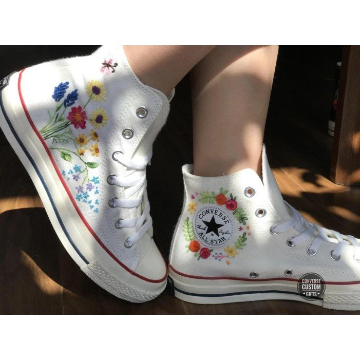Renkli Çiçek Desenli Özel Nakışlı Beyaz Sneaker Renkli Çiçek Desenli Özel Nakışlı Beyaz Sneaker
