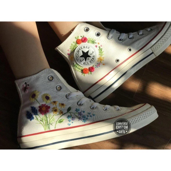 Renkli Çiçek Desenli Özel Nakışlı Beyaz Sneaker Renkli Çiçek Desenli Özel Nakışlı Beyaz Sneaker