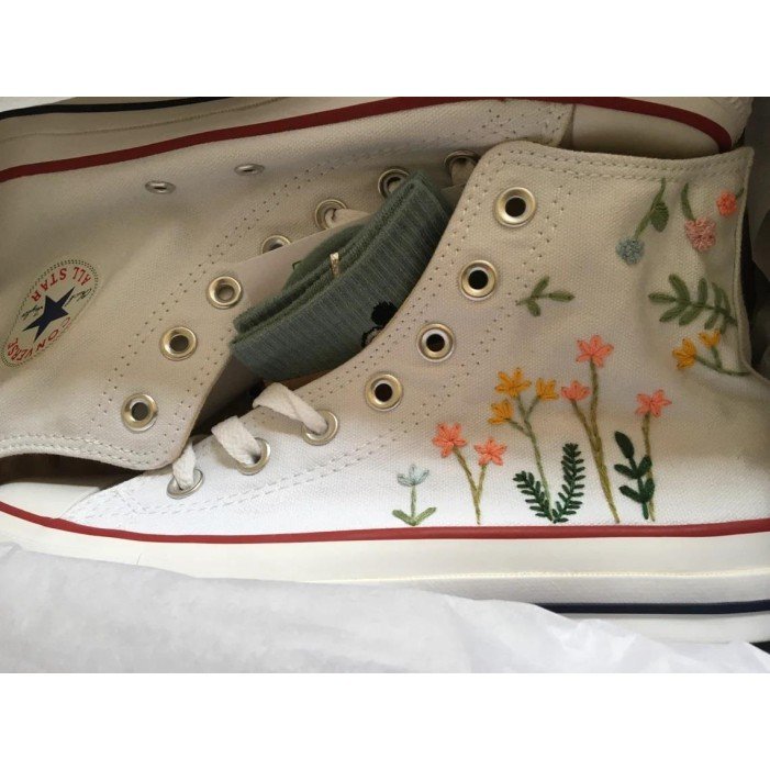 Renkli Çiçek Desenli Özel Nakışlı Beyaz Sneaker Renkli Çiçek Desenli Özel Nakışlı Beyaz Sneaker